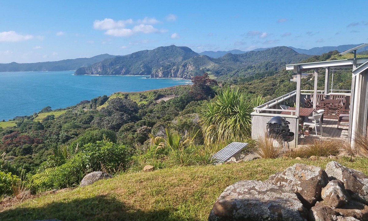 Tuateawa House | The Rock " Serene, Tranquil, Awesome"