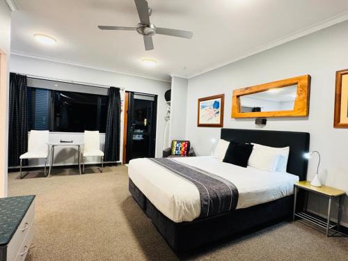 Westshore Hotel | The Rocks Motel