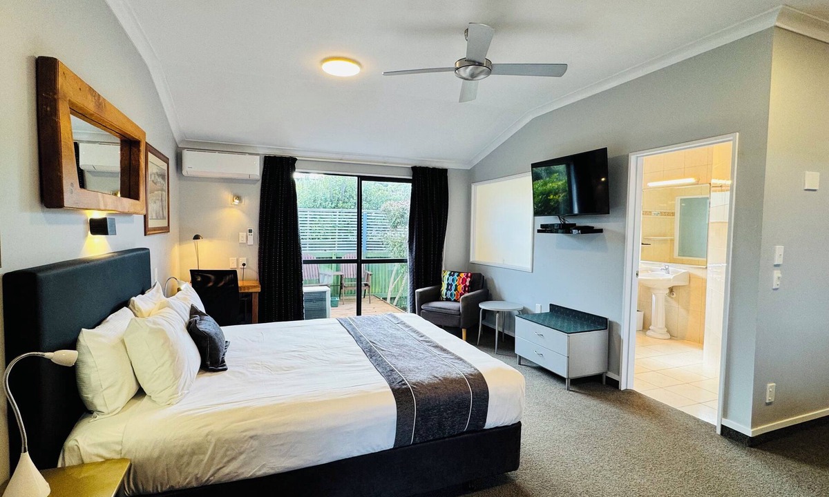 Westshore Hotel | The Rocks Motel