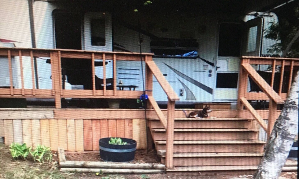 Cloyne House | The Rockwood - 26' RV/trailer