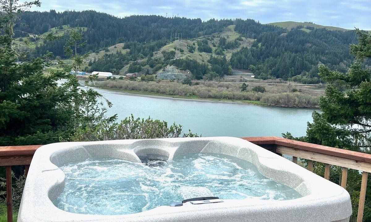 Gold Beach Cabin | The Rolling Rogue Cabin #49