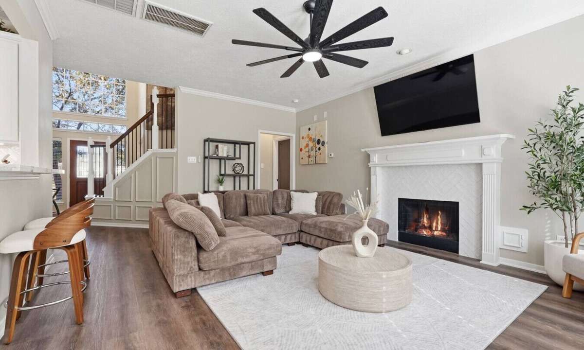 Atascocita House | The Roman 2 | Spacious Home with Pool & Game Lounge