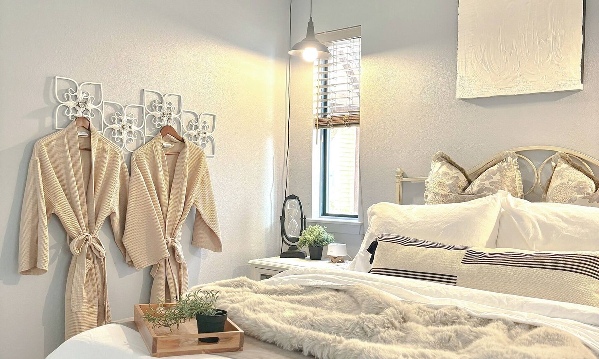 Englewood Condo | The Romantic French Flat