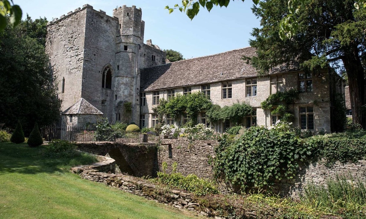 Beverston Apartment | The Rooks - Beverston Castle Cotswolds Sleeps 4