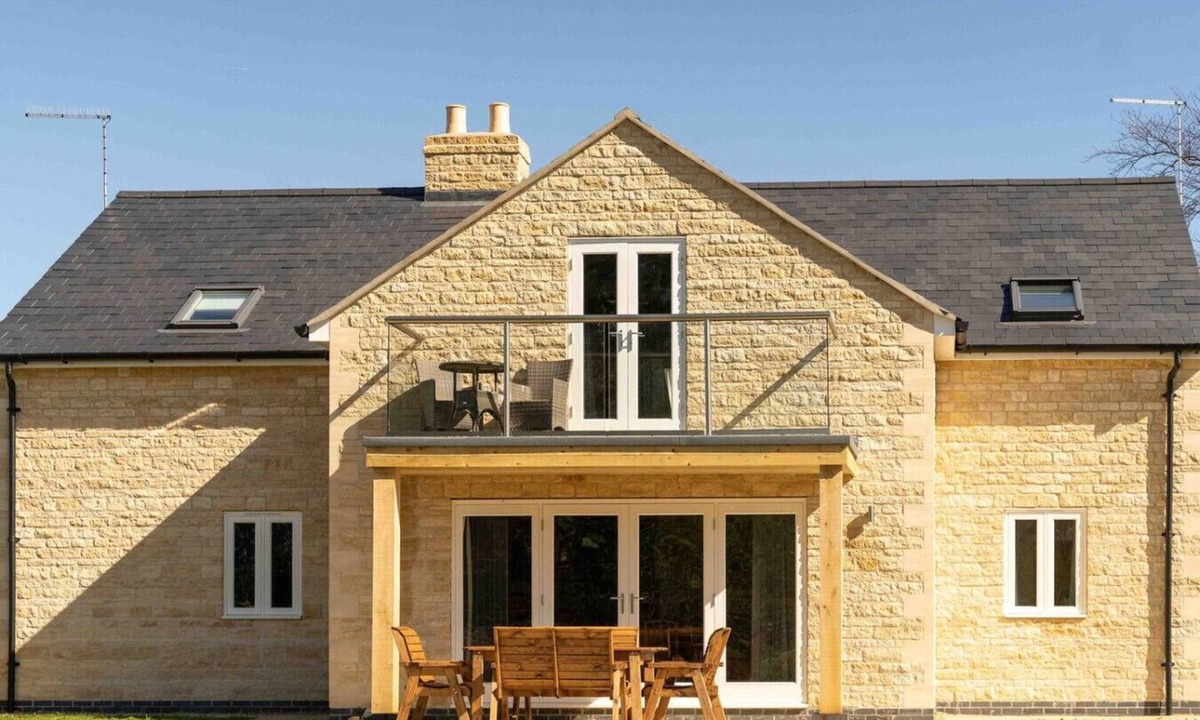 Thurlby House | The Roost: a riverside retreat