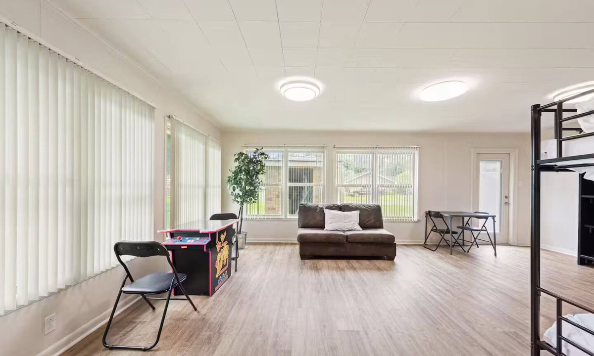 Broussard House | The Rose 1