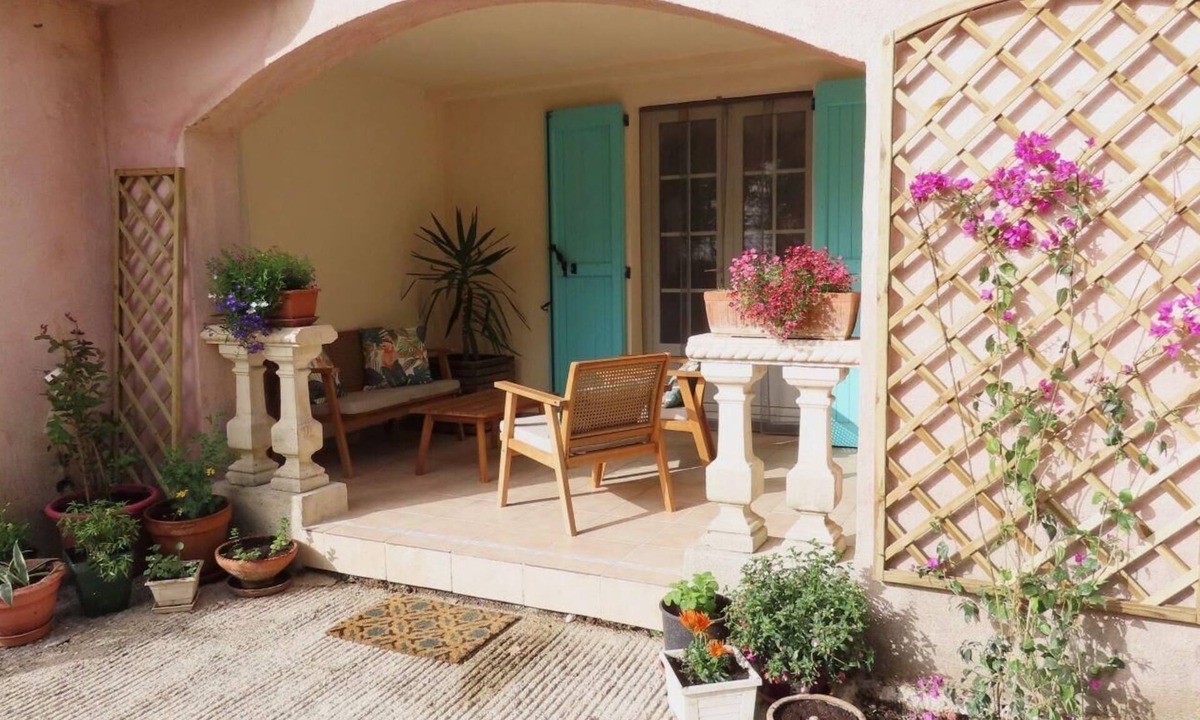 Speracedes House | The Rose and the Wolf - SPERACEDES