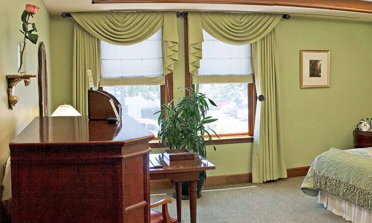 Pleasanton Hotel | The Rose Hotel