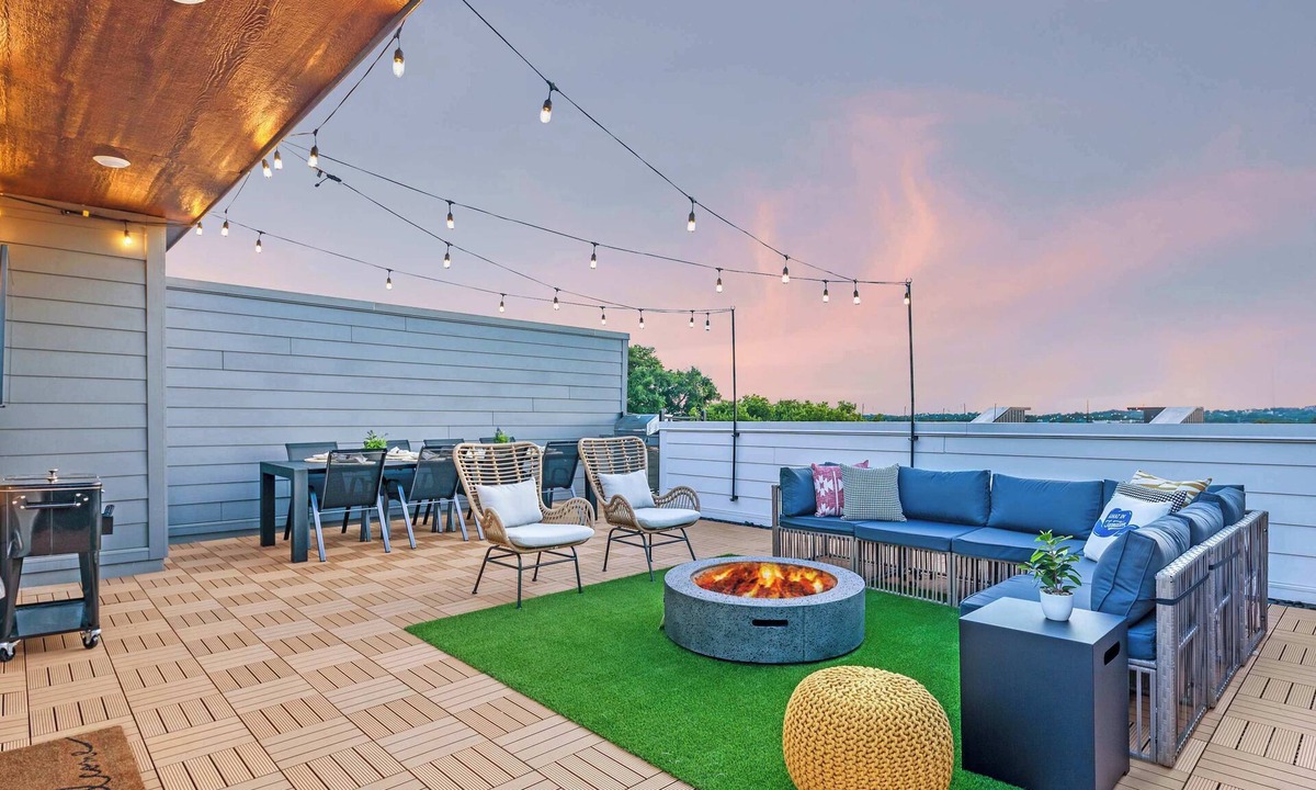 Hurwood Heights House | The Rosedale | Rooftop Retreat by Geodis Park!