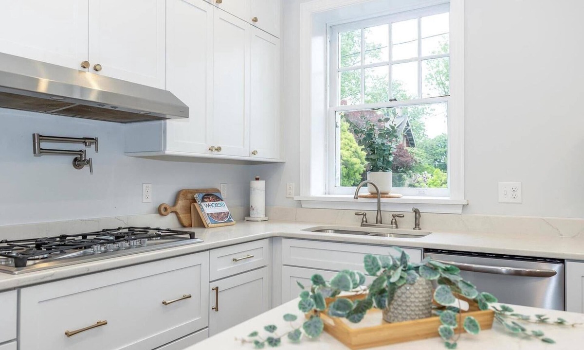 Mercersburg House | The Rosemont Mansion: Steps from Main Street
