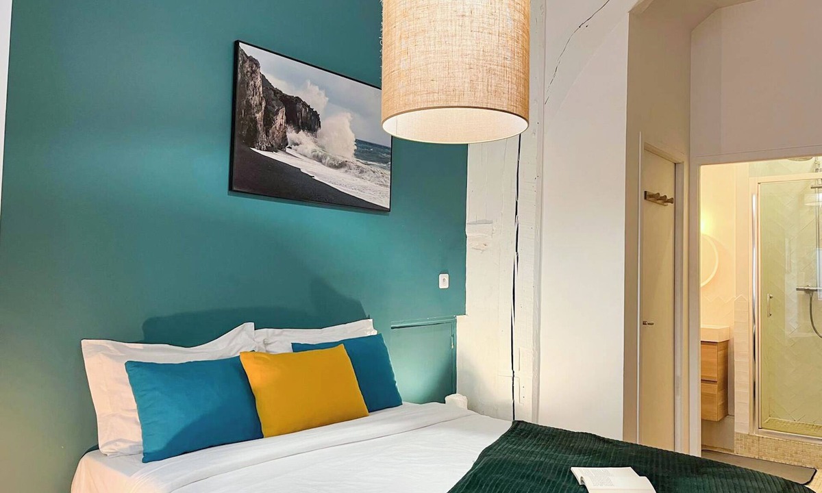 Gare-Jouvenet Apartment | The Rouen Oasis -Studio just a 2minute walk from Rouen train station - High WiFi