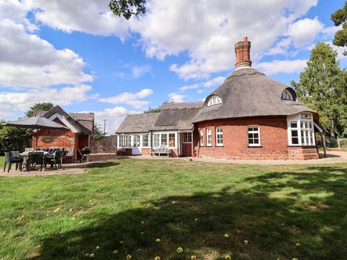 Woodbridge House | The Round House