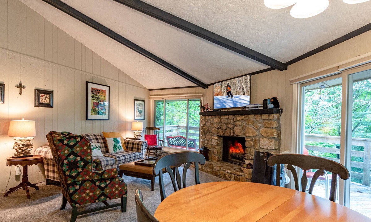 Sugar Mountain Condo | 'The Round House Bungalow' 3B Condo w/Huge Deck