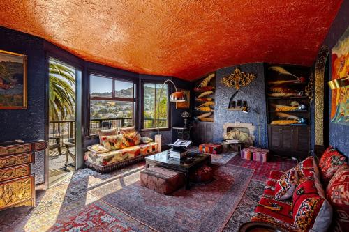 Castro District Apartment | The Royal Bohemian