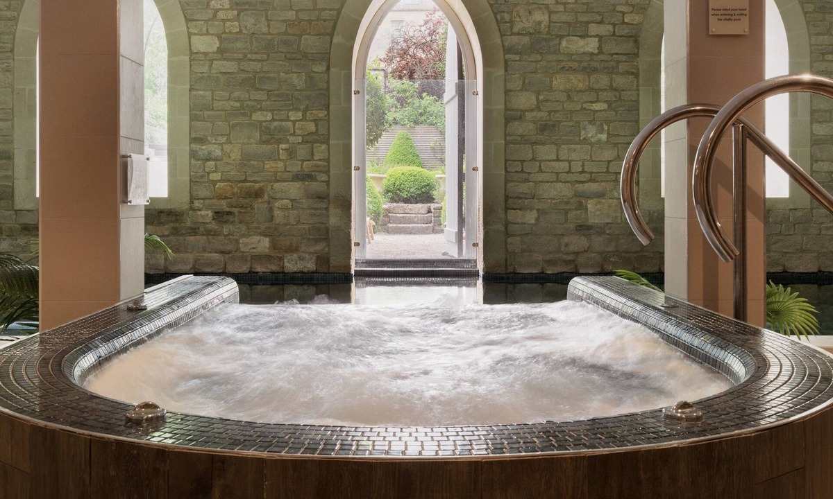 Upper Town Hotel | The Royal Crescent Hotel & Spa