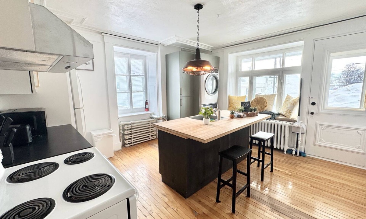 Quartier 5-4 Apartment | The Royal d'Antan 8 people Parking