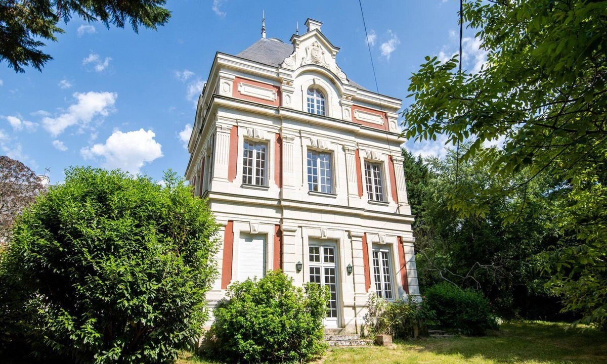 Saint-Benoit-la-Foret House | The royal escape