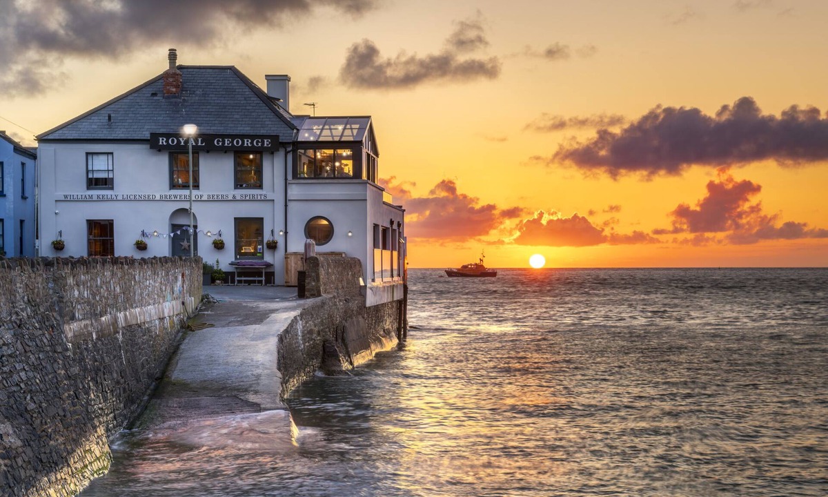 Appledore House | The Royal George