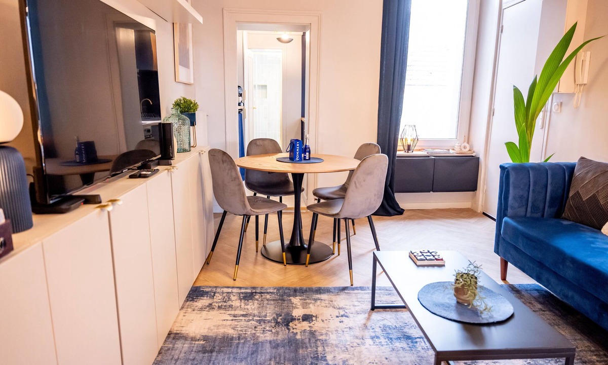 Mont d'Arene Apartment | The Royal Hues