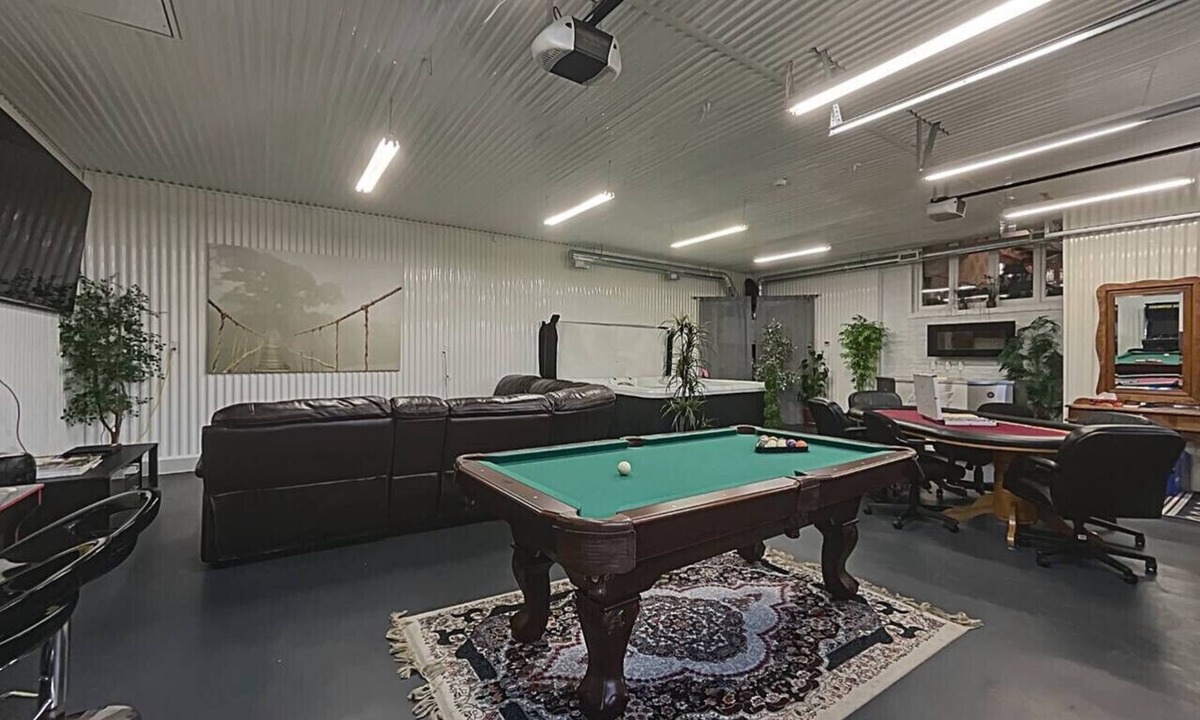 Eastern Townships Villa | The Royal Palace 18 people | Pool & Spa | Leisure