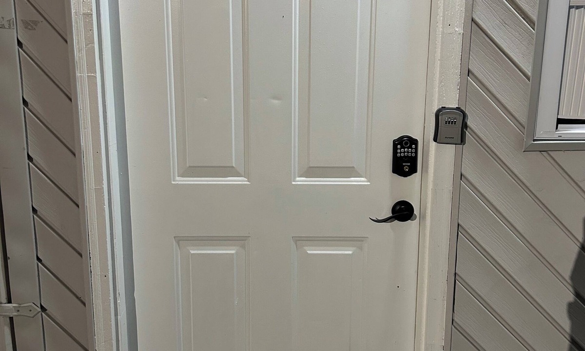 Lake Ronkonkoma House | The Royal Suite - Ronkonkoma