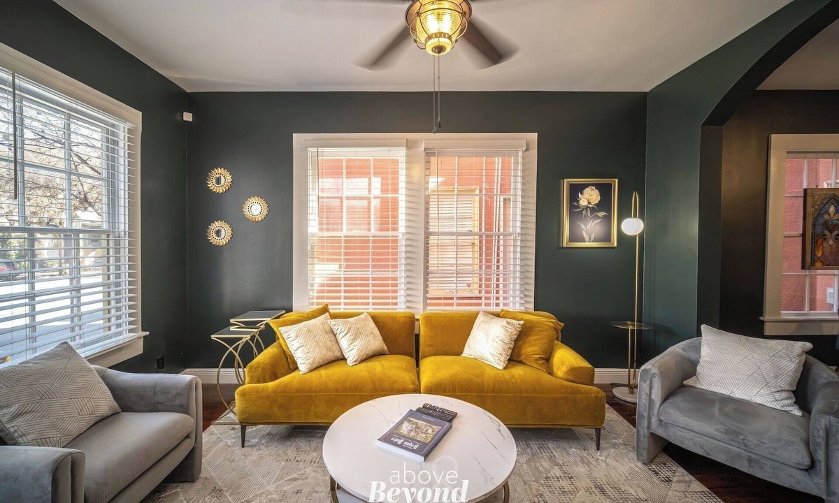 Arsenal House | The Royal Treatment Downtown, Great for Travels