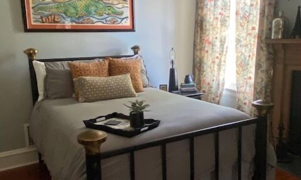 Laurel Bed & Breakfast | The Rumble Room, Jenny's Downtown Hideaway Bed and Breakfast-The Rumble Room