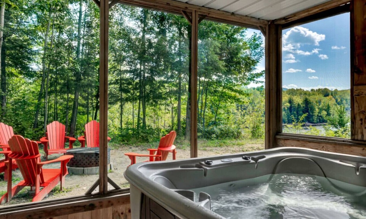 Notre-Dame-de-Pontmain Cabin | The Rustik refugewith spa