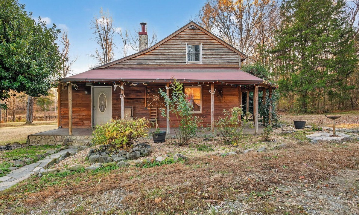 Granville County Cabin | The Rustic Roost - 1-bedroom cabin in Oxford