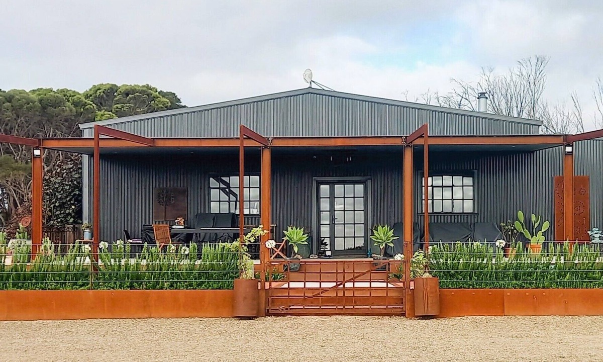 Dudley West House | The Rusty Kangaroo