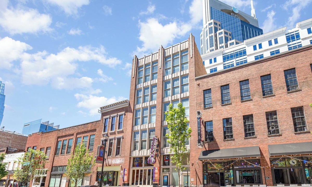 Downtown Nashville Cottage | The Saddlery - Mic Drop - Walk to Broadway