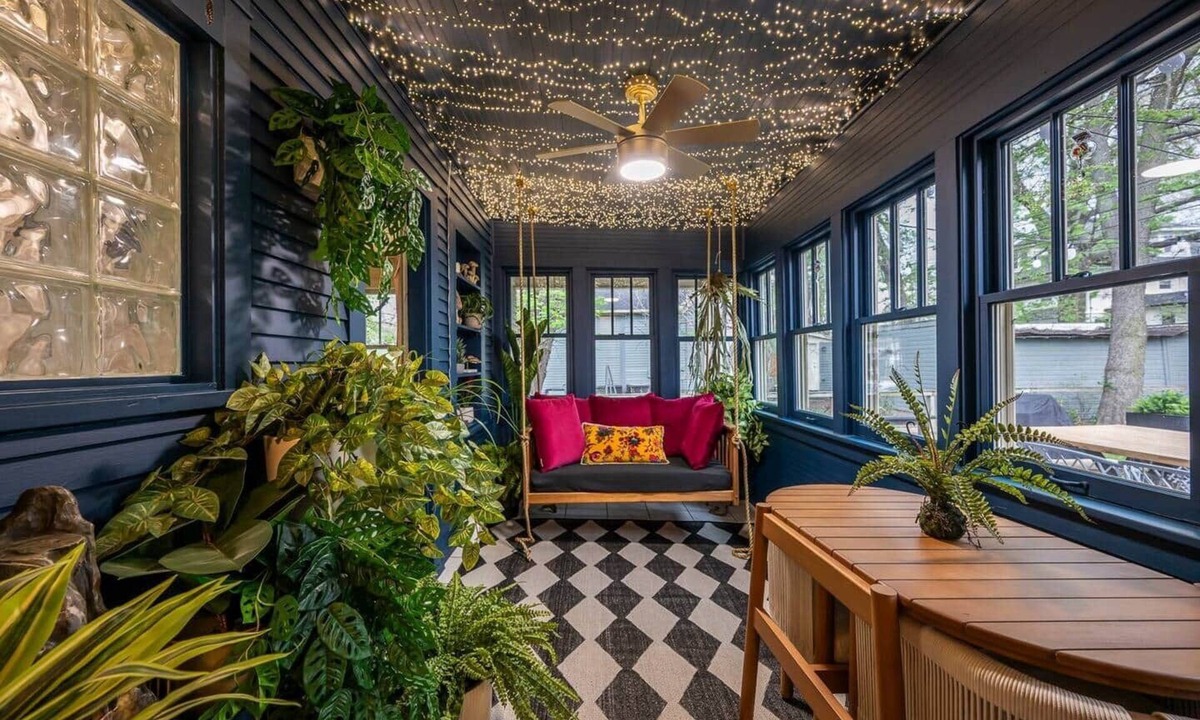 Lee's Summit House | The Sage Manor: Historic 3B2B Speakeasy + Hot Tub + Spa