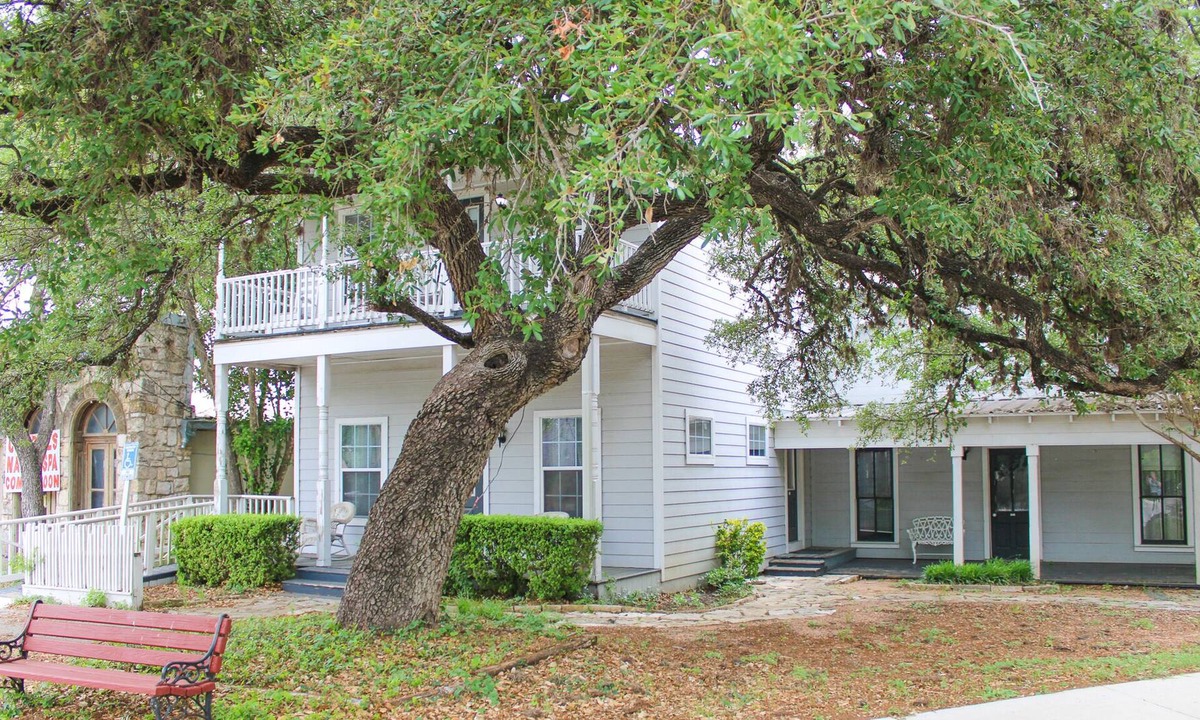 Salado Apartment | The Salado Inn Tyler Suite