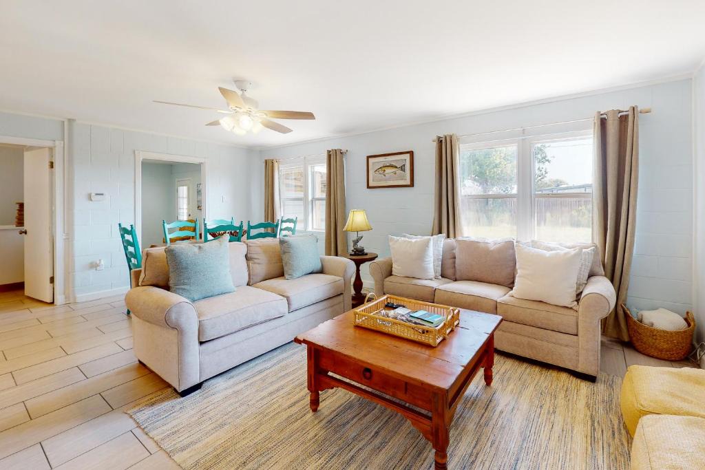 Flour Bluff House | The Saltbox