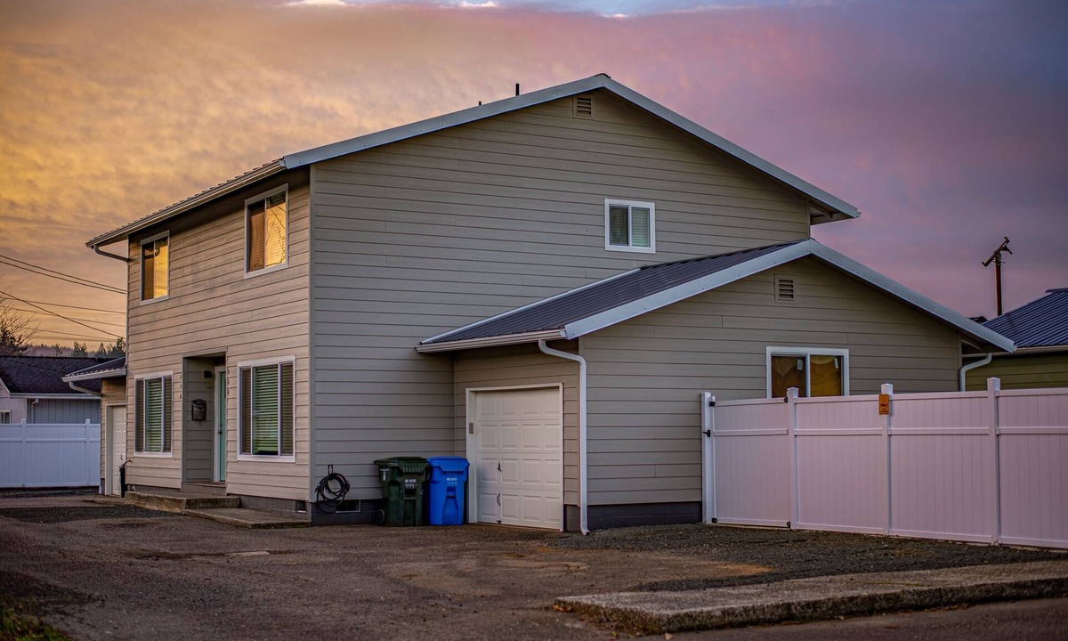 Reedsport House | The Salty Duplex (Right Side)