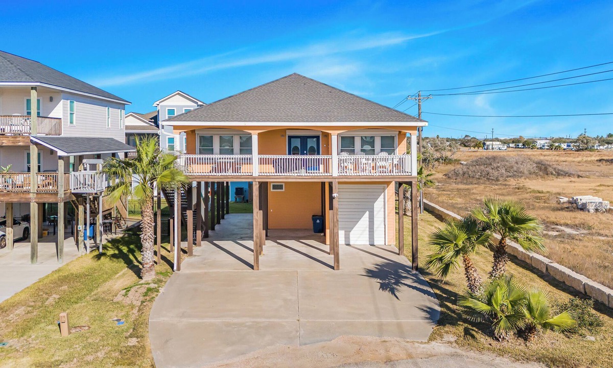 Port O Connor House | The Salty Marlin in Larry's Harbor POCn 4 Bedrooms w/4 Full Bathrooms
