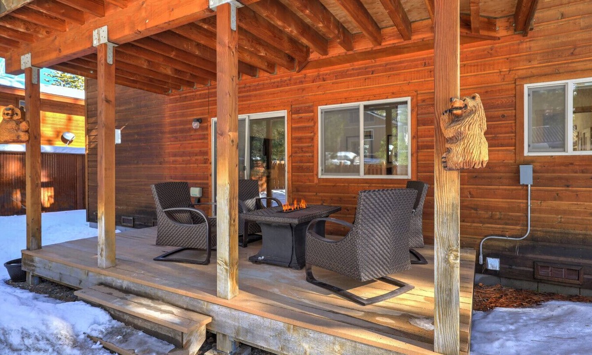 Christmas Valley House | The Salty Pine - Pool Table, Small Dogs, 4 Bedrms