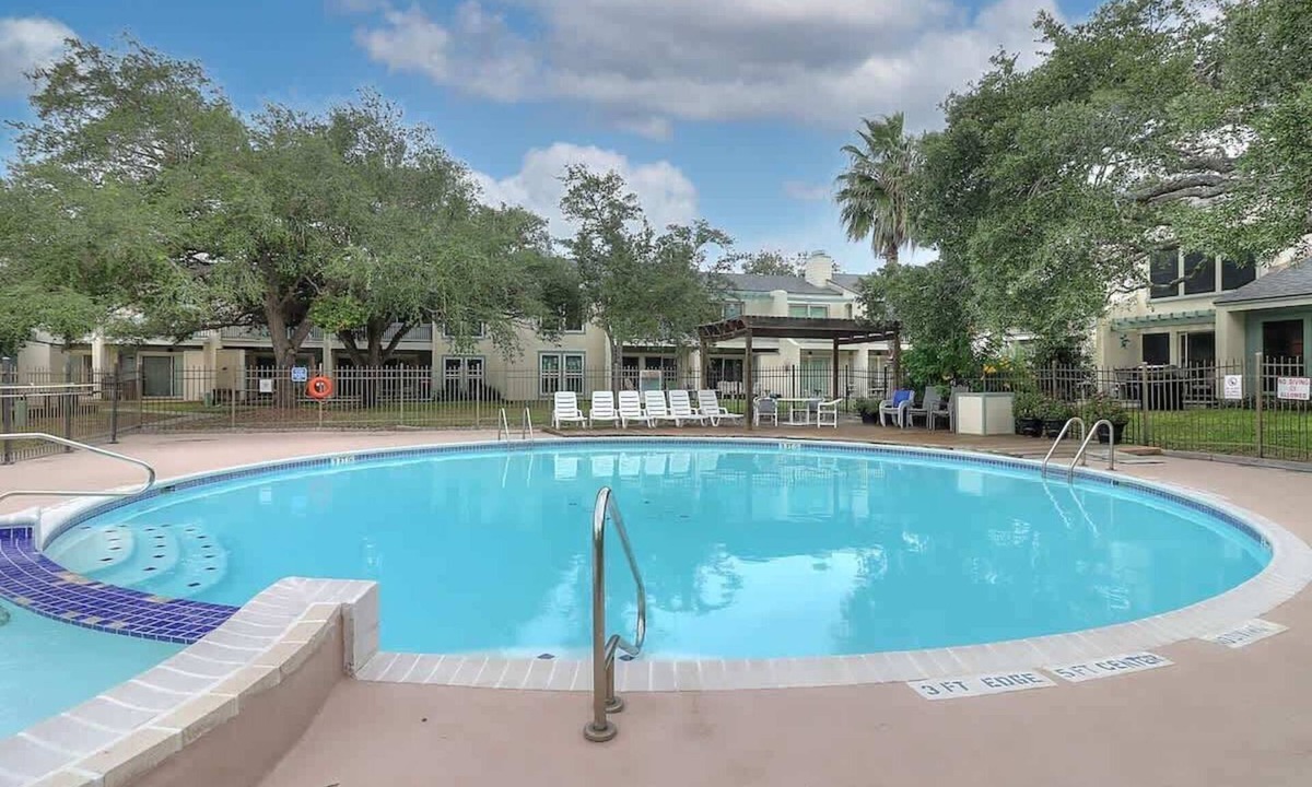 Sailhouse Condo | The Salty Seahorse