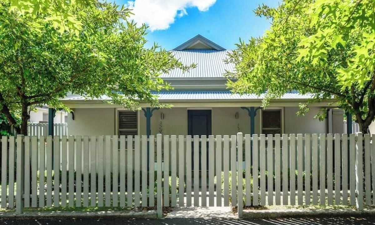 Bletchington Apartment | The Sampson Haven - Luxe CBD Getaway, Pets Allowed