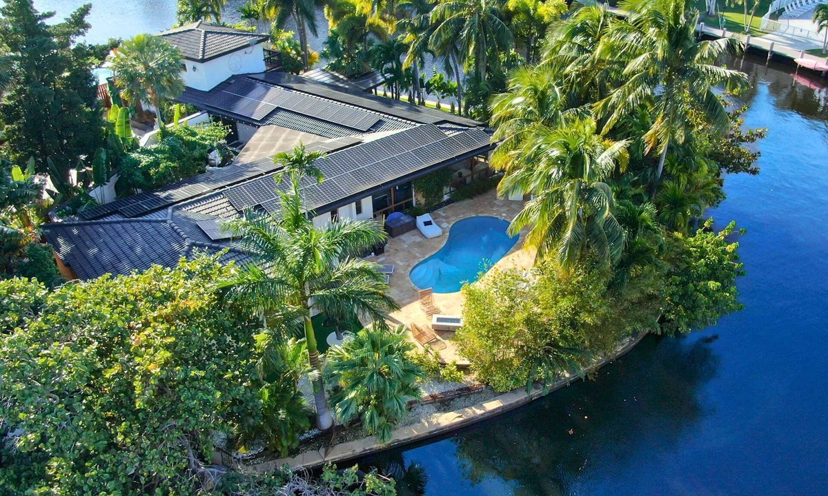 Oakland Park House | The Sanctuary, 5BDR Heaven Watrfrt w/heated pool