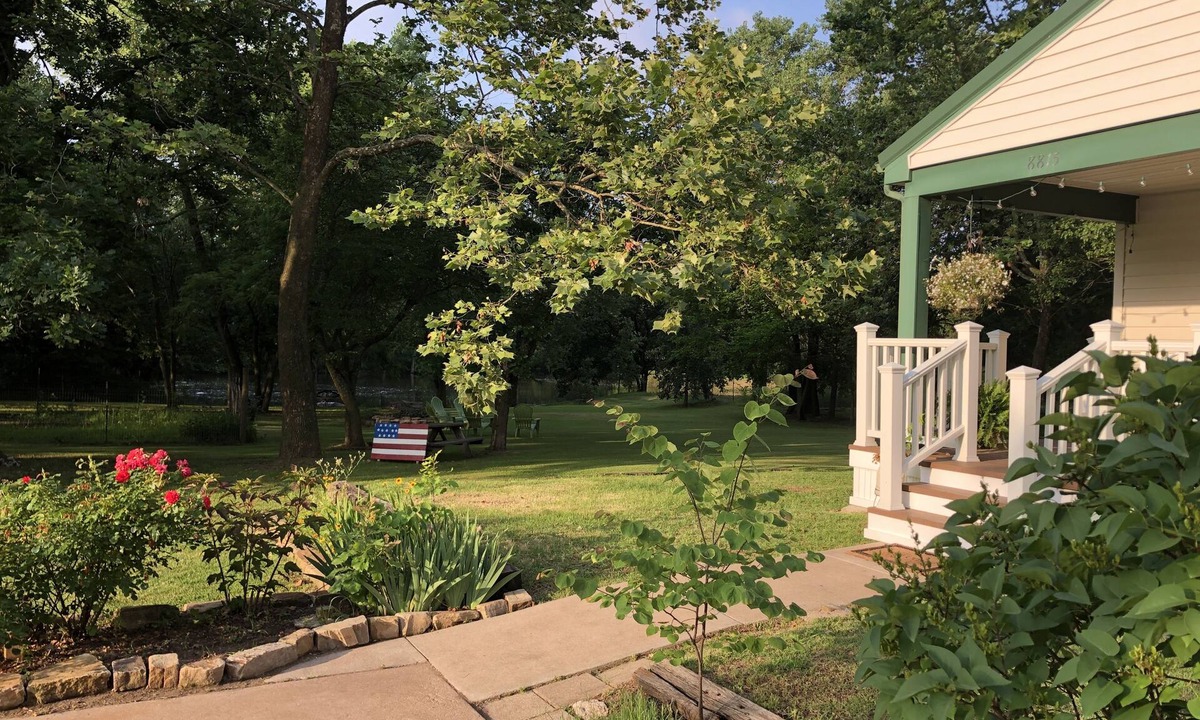 Derby House | The Sanctuary is quiet and private minutes to Derby and Wichita.