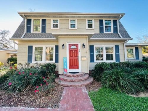 Bradenton Villa | The Sand Castle - Cozy Oasis with Hot Tub