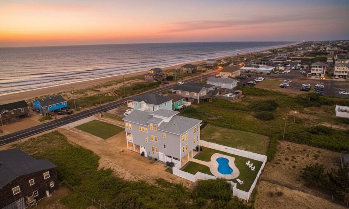 Kitty Hawk House | The Sandbar - Kitty Hawk MP 2.5, Semi Oceanfront, Ocean View, Elevator, Pool, Hot Tub