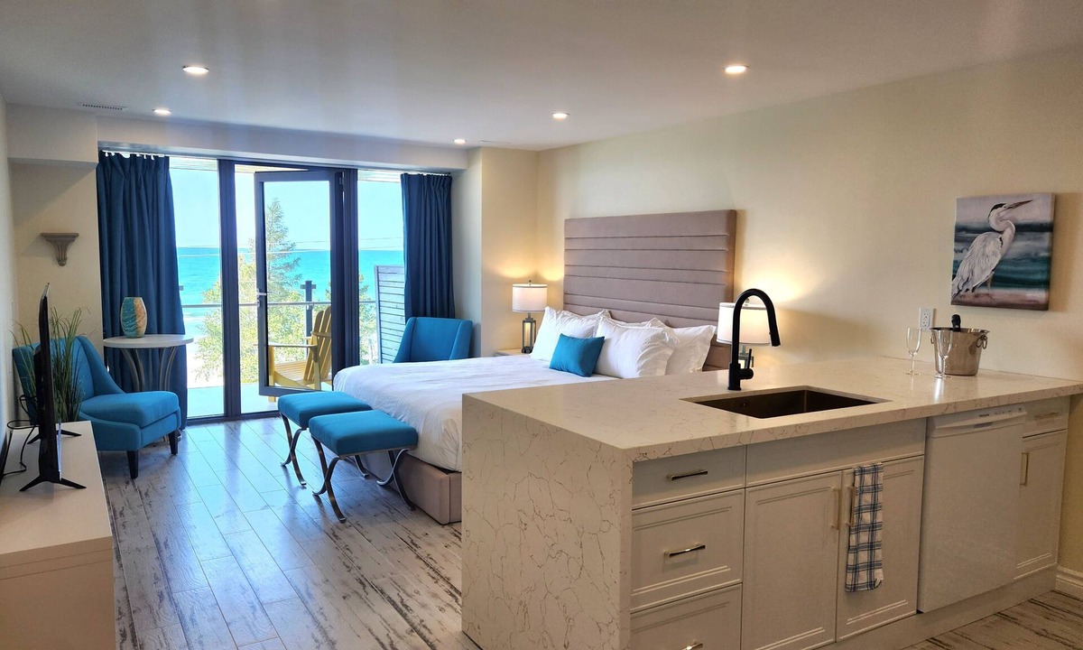 Sauble Beach Hotel | The Sands