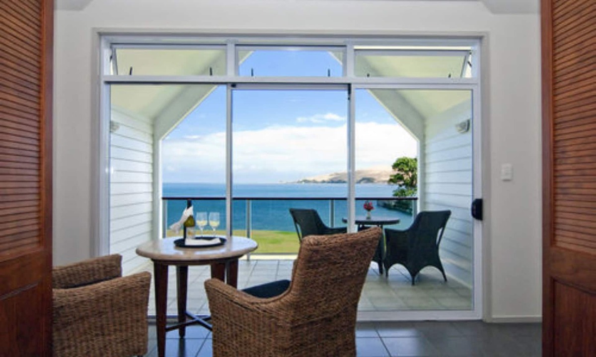 Omapere Hotel | The Sands Hotel