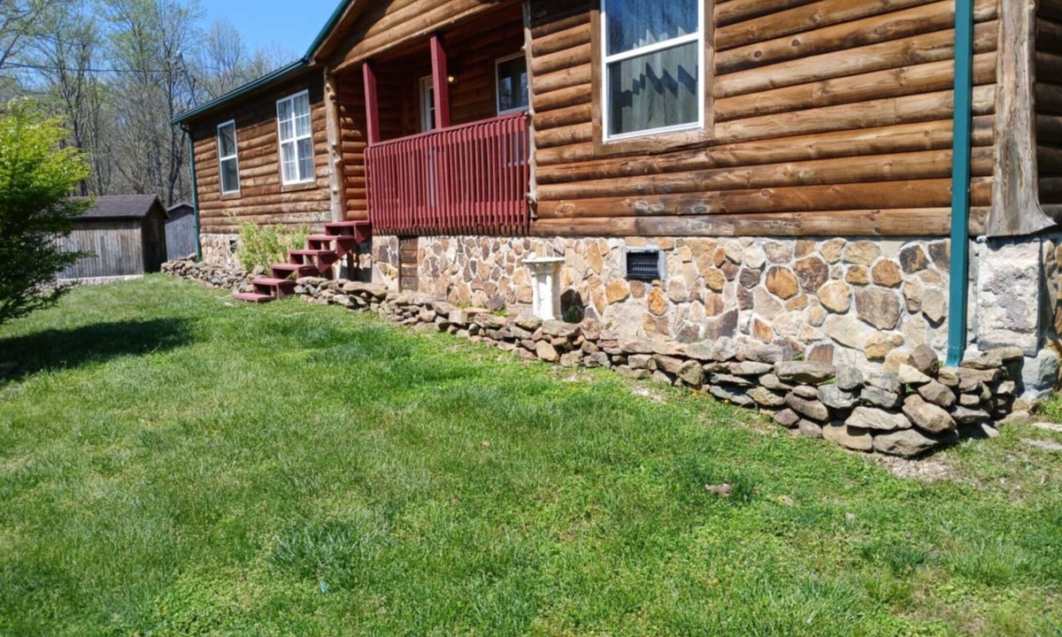Genoa Cabin | The Sandstone log home 3BR 2BA