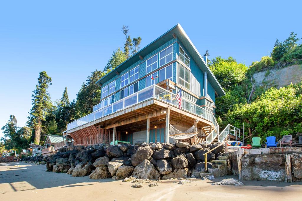 Kingston House | The Sandy Beach House