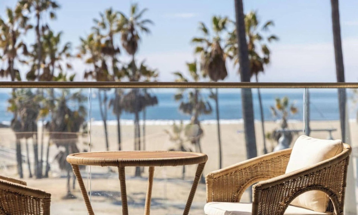Venice House | The Santa Monica Sunset - Beachfront Luxury