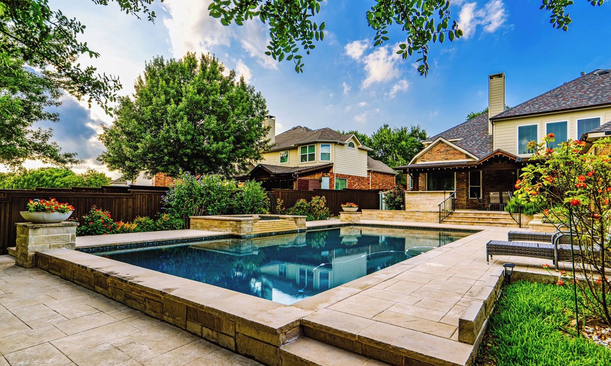 Allen House | The Sapphire Sanctuary : 5 Bedroom Haven & Sparkling Pool
