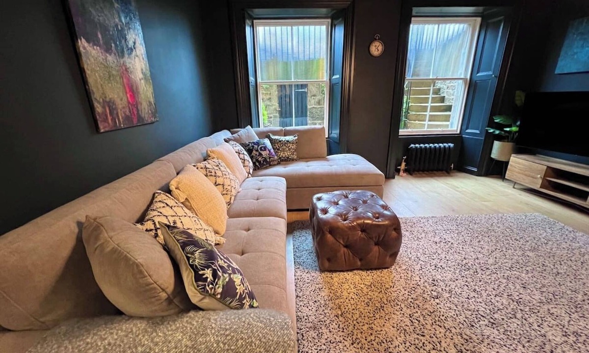 Bonnington Apartment | The Saxe-Coburg Garden Flat with Spa